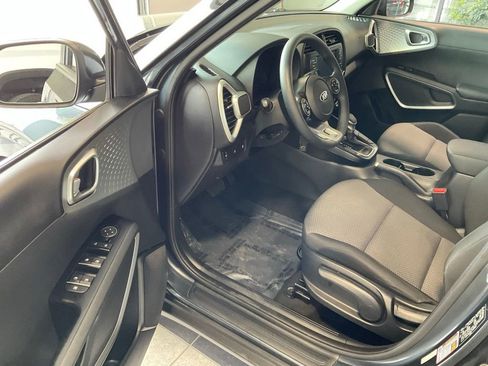 Used 2020 Kia Soul LX image 9