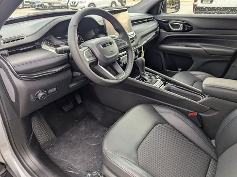 New 2026 Jeep Compass Latitude image 13