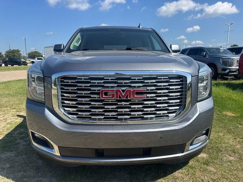 Used 2019 GMC Yukon XL Denali w/ Denali Ultimate Package AWD/4WD image 2