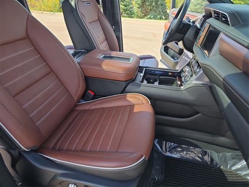 Used 2023 GMC Yukon XL Denali Ultimate image 14