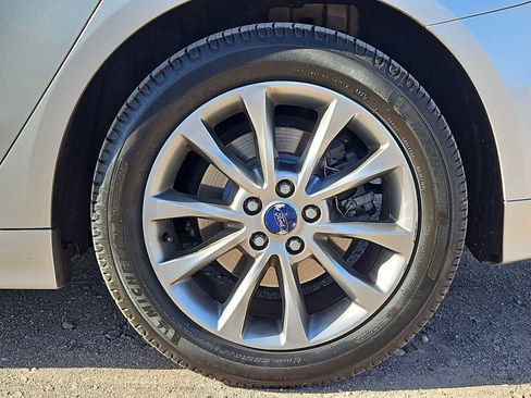 Used 2017 Ford Fusion SE w/ Fusion SE Technology Package image 14