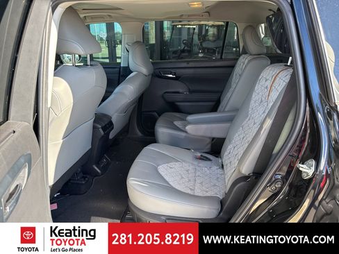 Certified 2023 Toyota Highlander Bronze Edition image 15