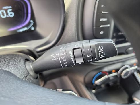 Certified 2025 Kia Soul LX w/ LX Technology Package FWD image 22