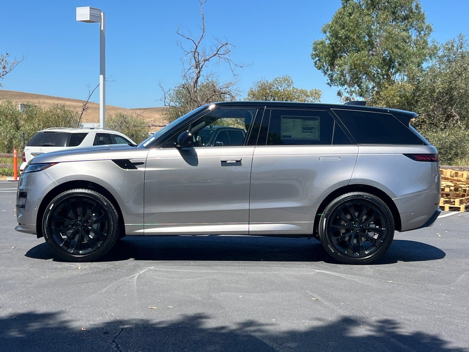 New 2026 Land Rover Range Rover Sport Dynamic SE AWD/4WD image 3