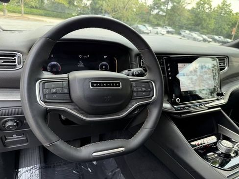 Used 2024 Jeep Wagoneer Series III AWD/4WD image 14