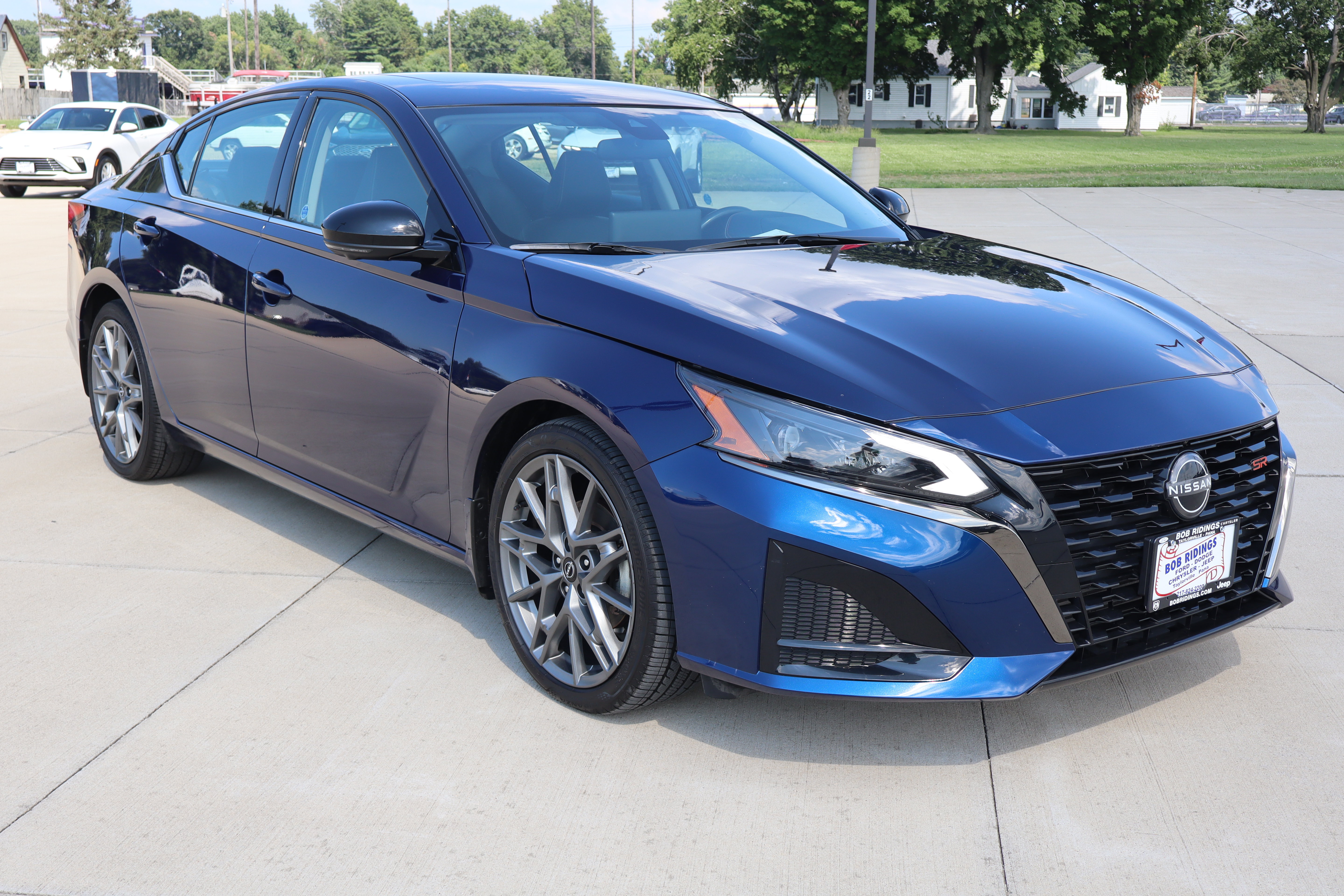 Used 2023 Nissan Altima 2.0 SR FWD image 3