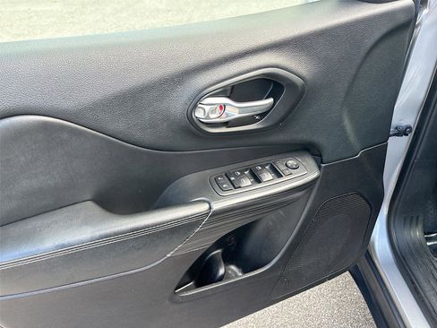 Used 2015 Jeep Cherokee Limited w/ Trailer Tow Group image 16