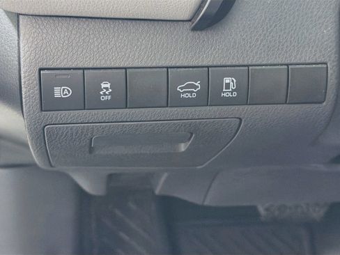 Used 2020 Toyota Camry LE FWD image 11