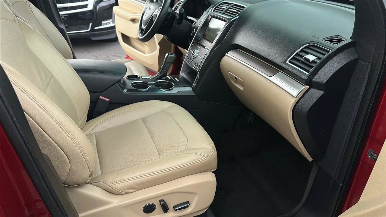 Used 2017 Ford Explorer Limited FWD image 32