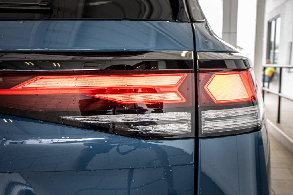 New 2026 Volkswagen Tiguan SE R-Line FWD image 15