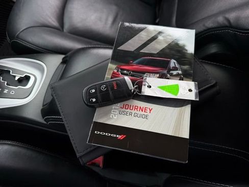Used 2013 Dodge Journey Crew w/ Driver Convenience Group FWD image 3