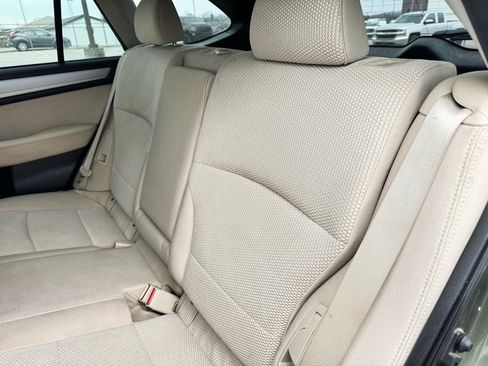 Used 2018 Subaru Outback 2.5i Premium image 16