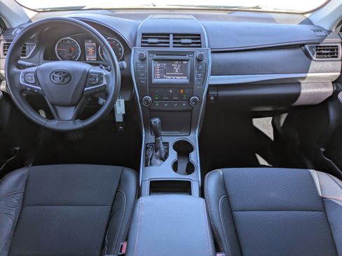 Used 2017 Toyota Camry SE image 16