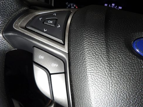 Used 2020 Ford Fusion SE FWD image 18