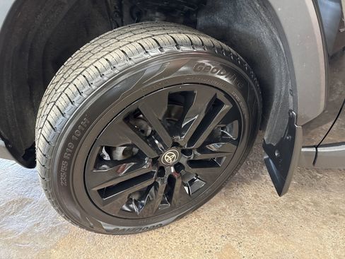 Used 2023 Toyota RAV4 XLE Premium image 4