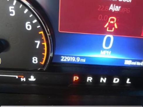 Used 2023 Ford Explorer XLT image 4