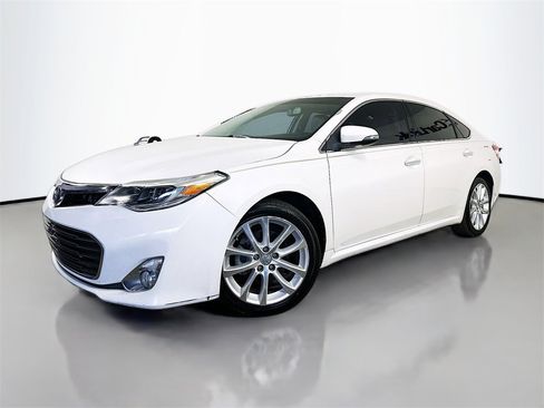 Used 2014 Toyota Avalon Limited image 3