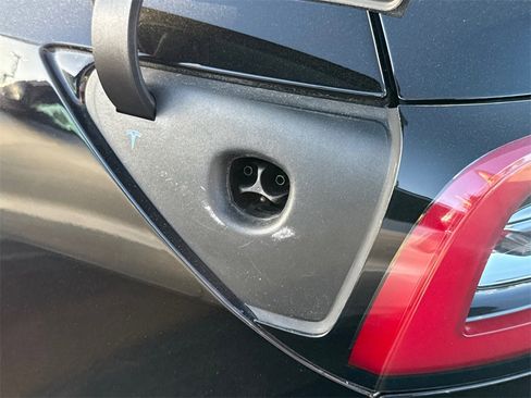 Used 2020 Tesla Model 3 Long Range image 22