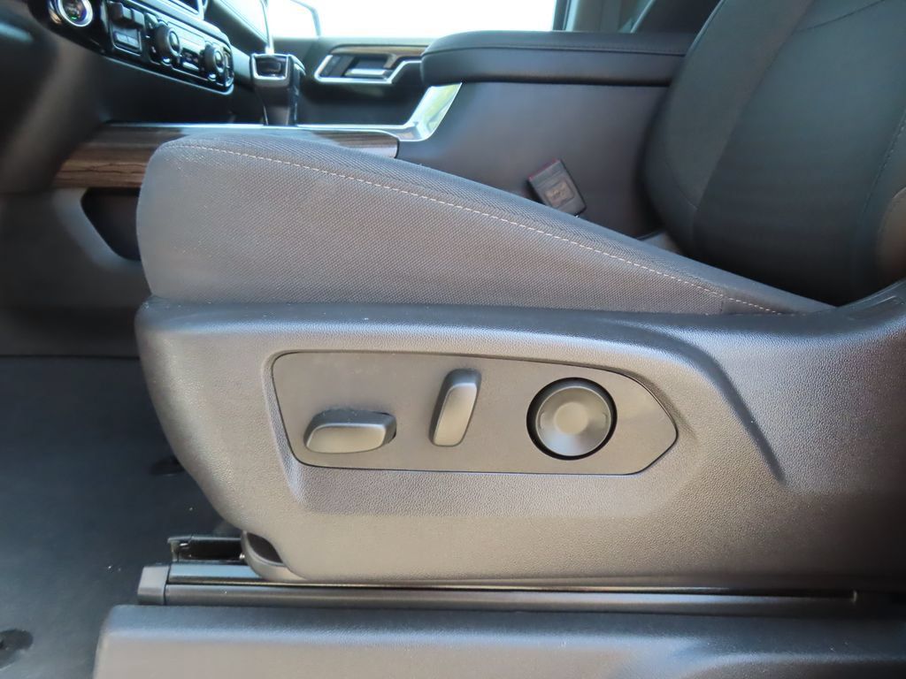 Used 2025 Chevrolet Silverado 1500 RST AWD/4WD image 6