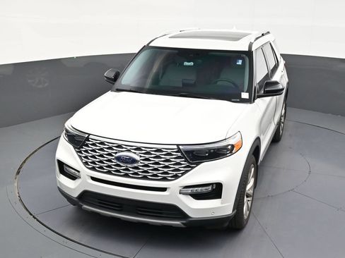 Used 2022 Ford Explorer Platinum w/ Equipment Group 601A AWD/4WD image 19