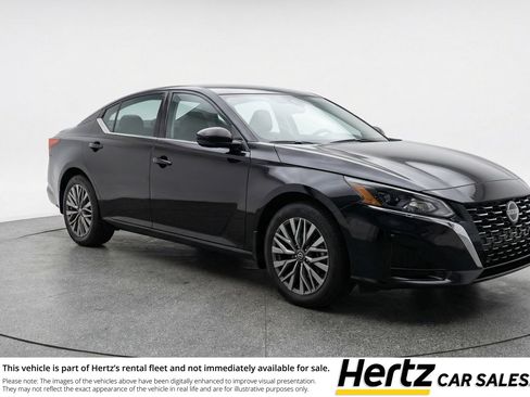 Used 2025 Nissan Altima 2.5 SV image 1