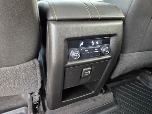 Used 2019 Chevrolet Traverse LT image 29