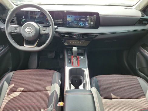 Used 2025 Nissan Kicks SR image 12