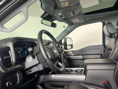 Used 2025 Ford F350 Lariat w/ Black Appearance Package image 24
