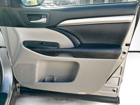 Used 2016 Toyota Highlander XLE image 33