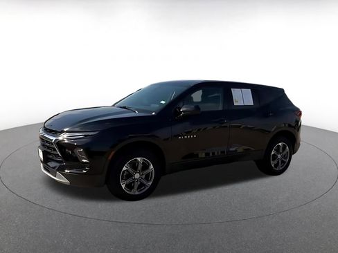 Used 2025 Chevrolet Blazer LT FWD image 8