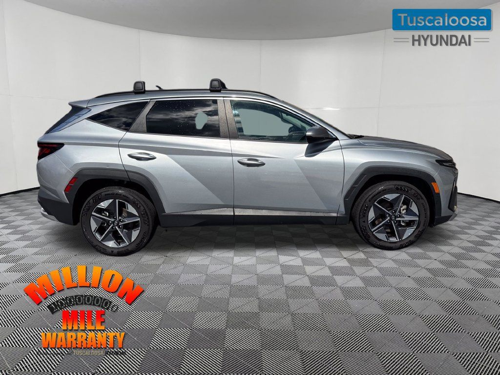 Used 2025 Hyundai Tucson SEL FWD image 2