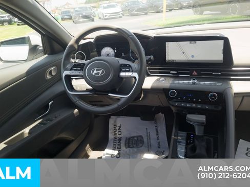 Certified 2025 Hyundai Elantra SEL FWD image 21