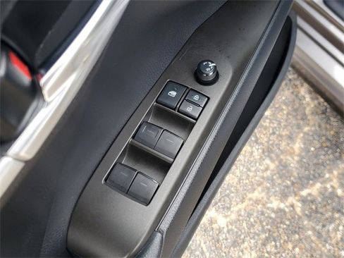 Used 2021 Toyota Camry SE w/ Carpet Mat Package (TMS) image 15