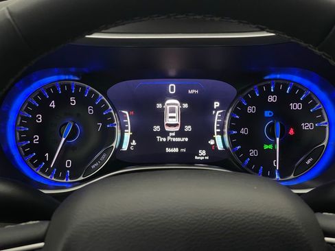 Used 2024 Chrysler Pacifica Touring-L FWD image 22