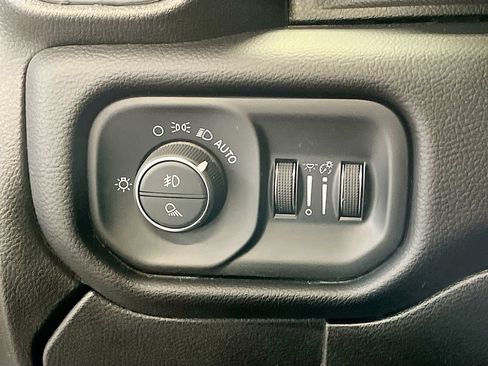 Used 2024 RAM 2500 Laramie AWD/4WD image 10