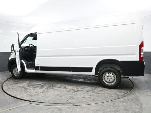 Used 2025 RAM ProMaster 2500 w/ Convenience Group image 38