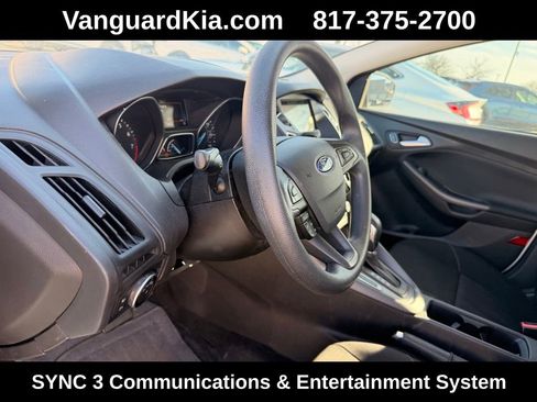 Used 2017 Ford Focus SEL image 14