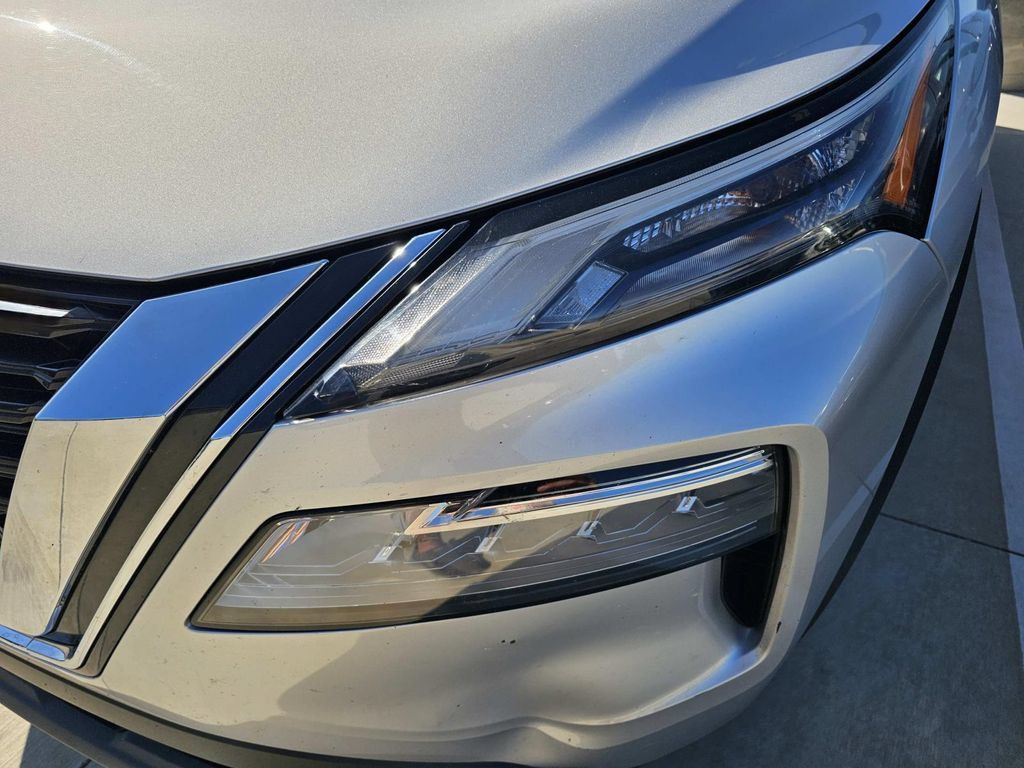 Used 2023 Nissan Rogue SV FWD image 5