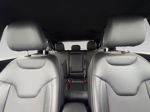 New 2026 Jeep Compass Latitude image 2