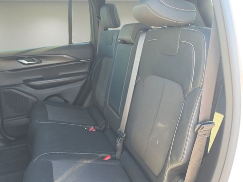 Used 2025 Jeep Grand Cherokee Laredo X w/ Luxury Tech Group I RWD image 12