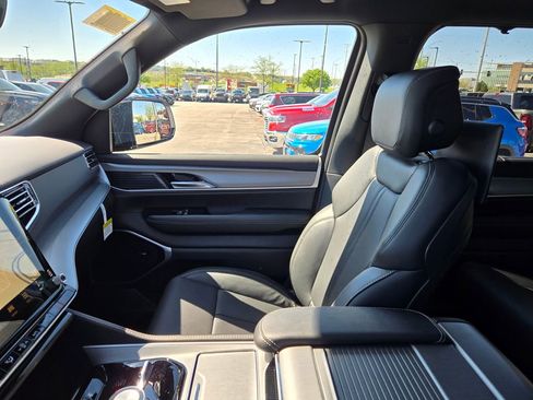 New 2026 Jeep Grand Wagoneer L Limited AWD/4WD image 24