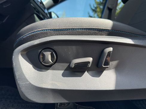 Used 2024 Volkswagen Taos SE AWD/4WD image 9