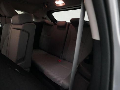 Used 2024 Toyota Highlander LE AWD/4WD image 33