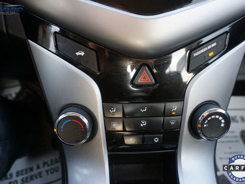 Used 2015 Chevrolet Cruze LT w/ Technology Package image 31