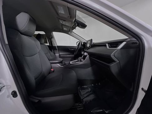 Used 2021 Toyota RAV4 XLE image 31