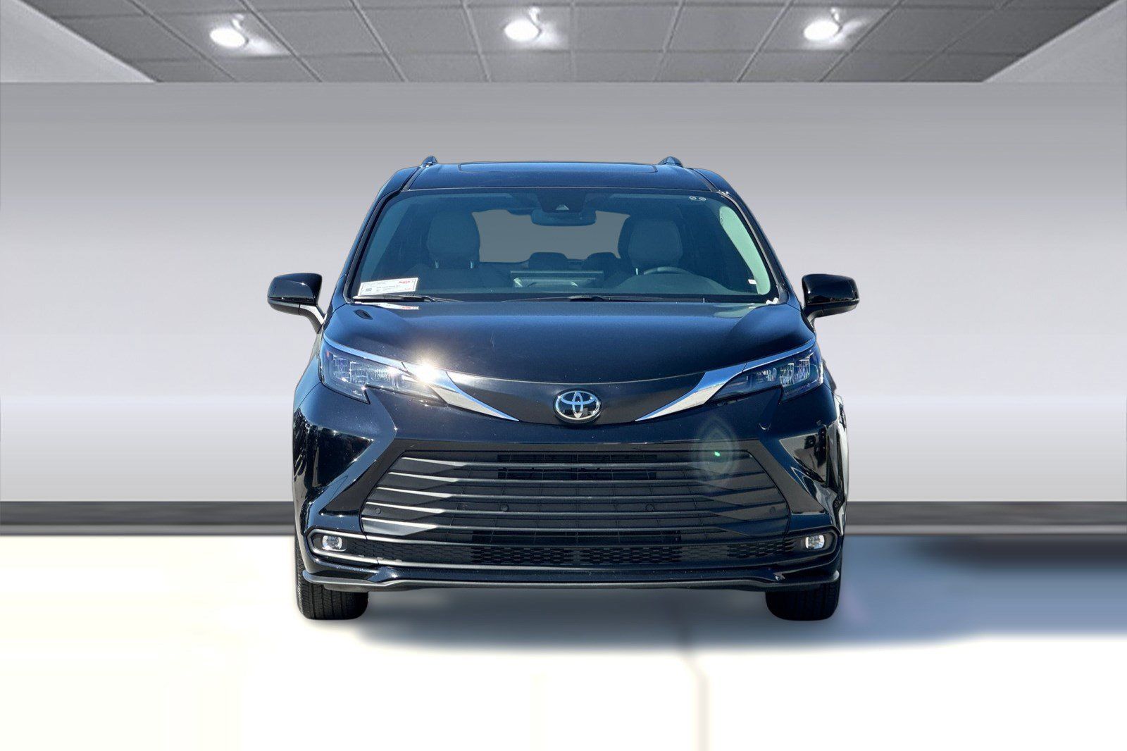 Used 2026 Toyota Sienna XLE FWD image 6