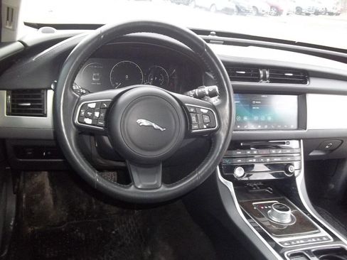Used 2016 Jaguar XF Prestige image 12