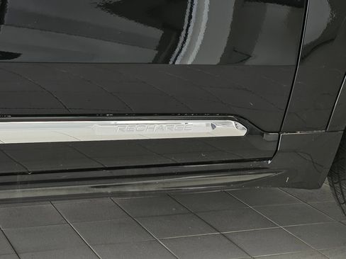 Certified 2024 Volvo XC90 T8 Ultimate w/ Protection Package Premier image 4