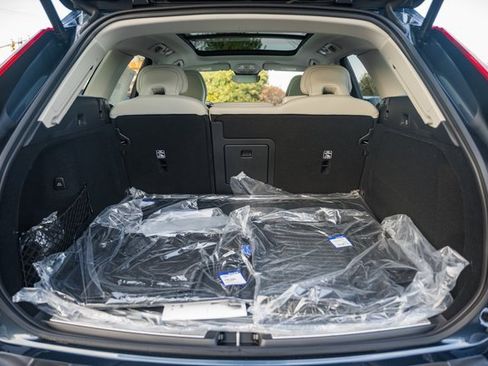 New 2026 Volvo XC60 B5 Ultra w/ Protection Package Premier image 9
