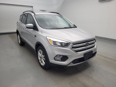 Used 2018 Ford Escape SE w/ Ford Safe & Smart Package FWD image 13
